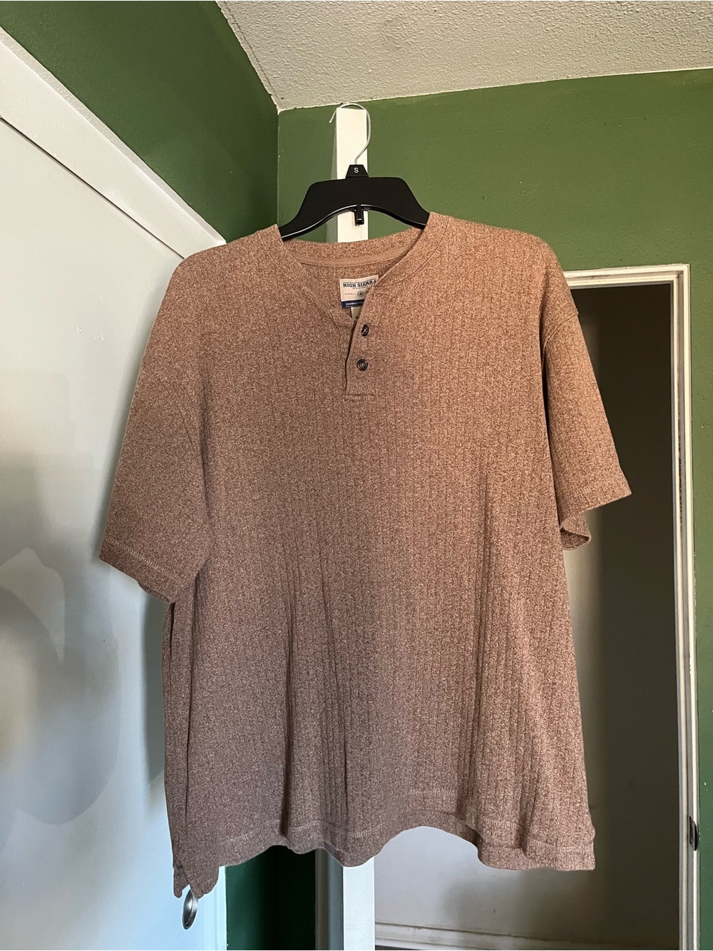 High Sierra Men's Short-Sleeve Henley in Brown Heather